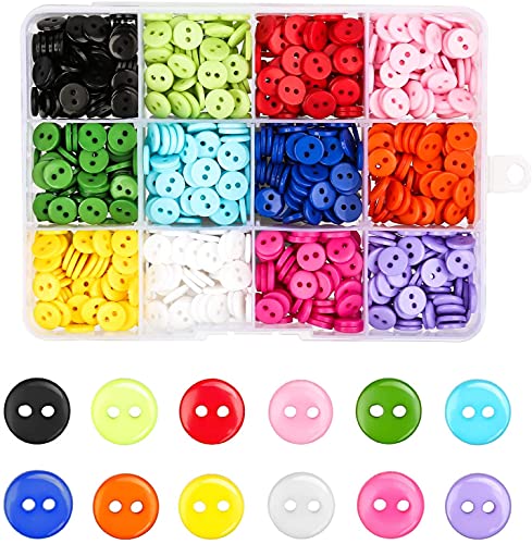 960 Stück 9 mm 12 Farben Farbknöpfe DIY Nähknöpfe Kinderknöpfe Runde Kunststoffgürtel Aufbewahrungsbox PVC Box zum Nähen Basteln Scrapbooking Kinderhemden Basteln Nähen（2 Löcher） von ÎÞÆ·ÅÆ