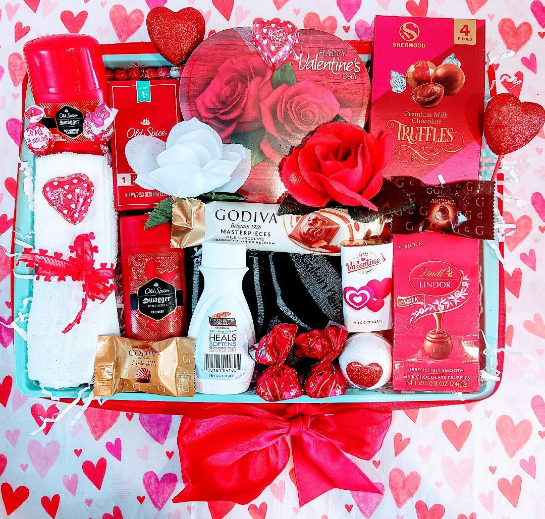 Valentinstag Männer Freund Papa Ehemann Alt Gewürz Bad Body Spa Calvin Klein Socken Herz Lindt Trüffel Godiva Milchschokolade Geschenkkorb von 365giftbasket