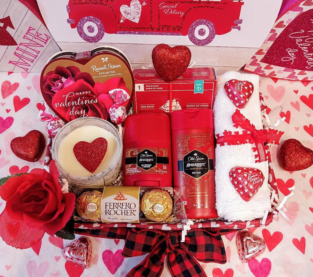 Valentinstag Männer Freund Papa Ehemann Alt Gewürz Bad Körper Spa Rose Kerze Ferrero Rocher Herz Russel Stover Milchschokolade Geschenkkorb von 365giftbasket