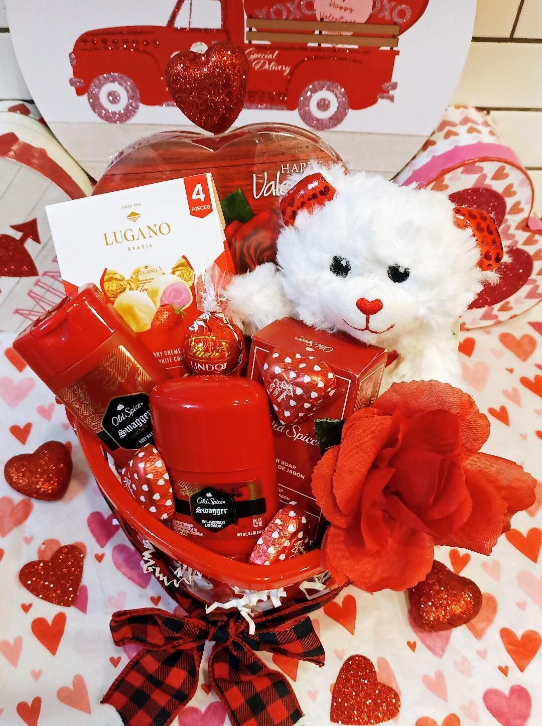 Valentinstag Mann Freund Geschenkkorb Für Ihn Hamper Alte Gewürzbad Körper Spa-Set Rose Herz Lindt Trüffel Milchschokolade Teddybär von 365giftbasket