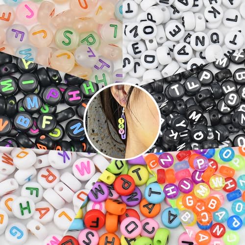 ADERTOS 700 Stück Buchstabenperlen A-Z Acryl Alphabet Perlen Set Bunt Buchstaben Perlen zum Auffädeln Rund Letter Beads 3.6x7mm Klein Bastelnperlen mit Loch für Armband Haarband Schmuck Basteln von ADERTOS