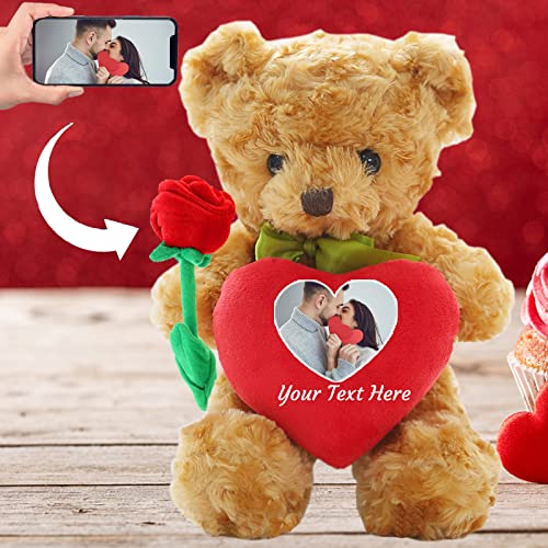 ADORSUN Personalisiert ValentinsGeschenke Teddybär mit Herz, Personalisierte Teddybär mit Rose und Schleife mit Namen+ Foto, ValentinsGeschenke für Männer Geburtstagsgeschenk für Frauen (25cm) von ADORSUN