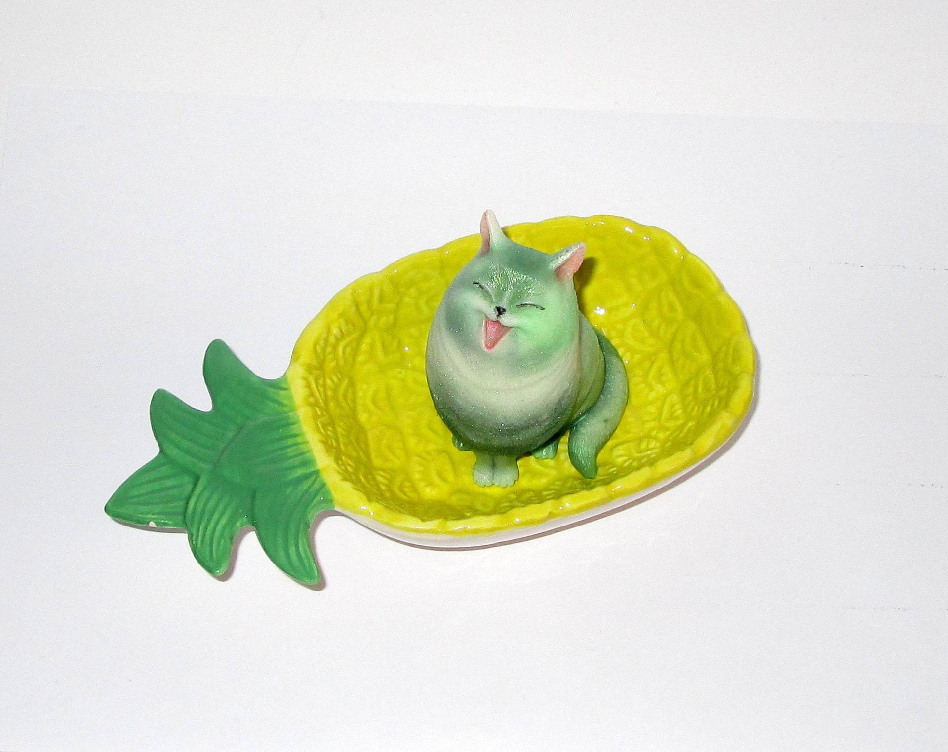 Designer-Seife Mit Seifenschale "The Green Cat Loves The Pineapple" Geschenkservice-Option von ARTeriell