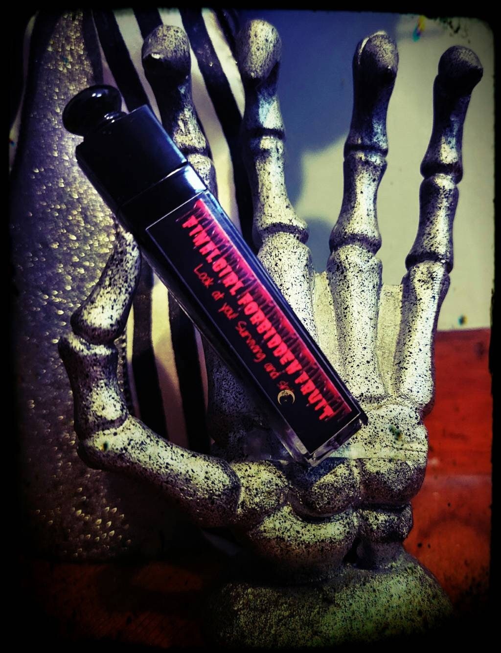 Feuchtigkeitsspendender Lipgloss - Final Girl Forbidden Fruit von ATScustomoddities