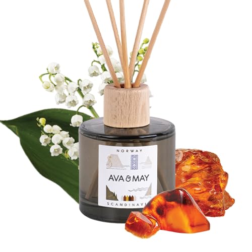 AVA & MAY Norwegen Diffuser (100 ml) – vegane Duftstäbchen aus Rattan mit Duft für ca. 4 Wochen – mit hochwertigem Duftöl aus Amber, Maiglöckchen und Moschus von AVA & MAY