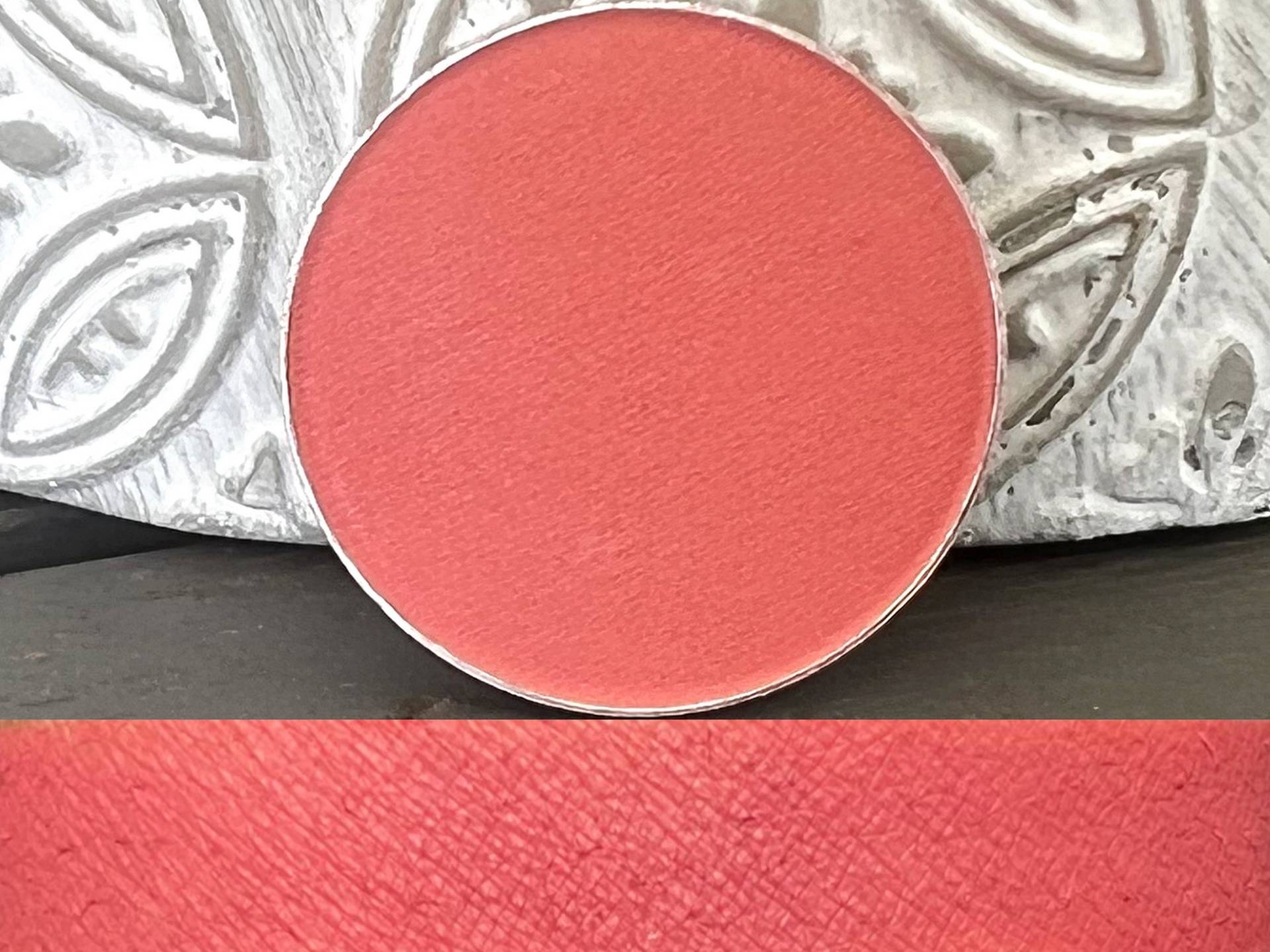 Addicted To Love Matte Pressed 26mm Eyeshadow Pan Oder Compact-Veganerfreundlich, Grausamkeitsfrei von AddictiveCosmetics