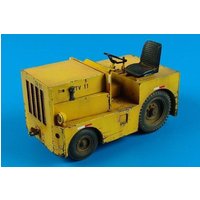 DMC Logan T-40 USAF tow tractor von Aerobonus