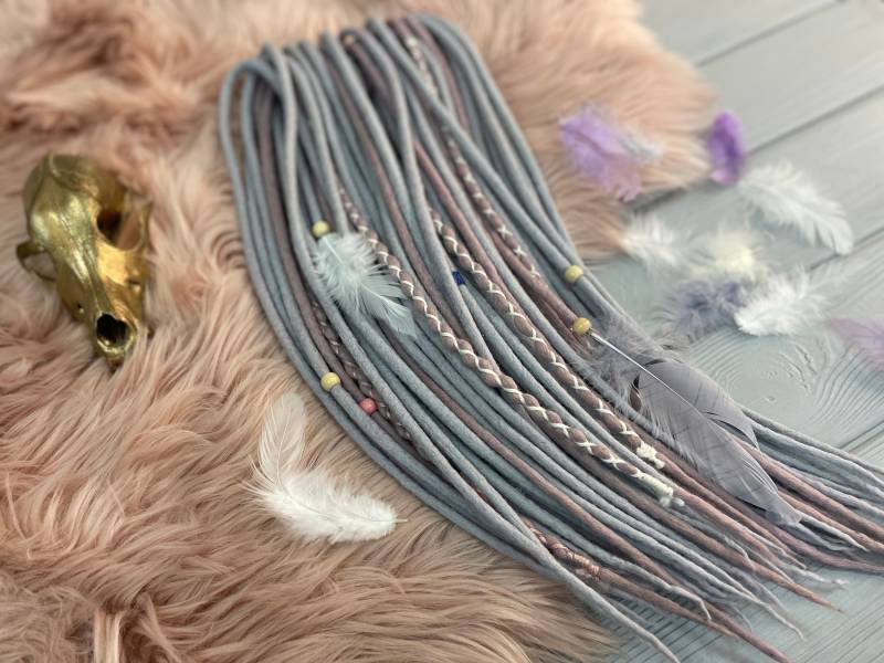 Valentinstag Dreadlocks Geschenkset Aus Wolle Dreads Silber Grau Platin Rose Koralle Puder Dreads von AliceDreads