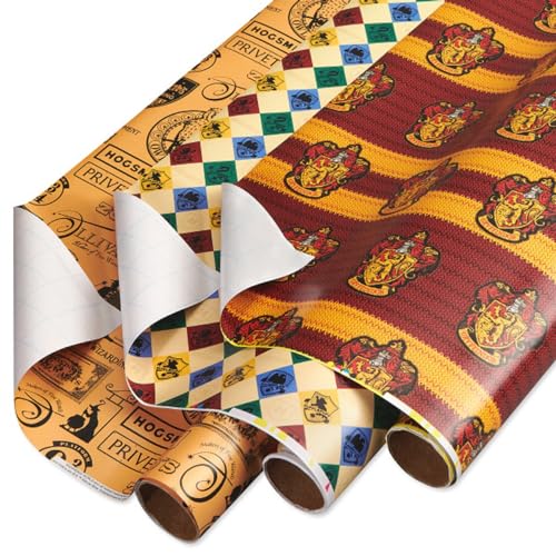 American Greetings Harry Potter Geschenkpapier-Set mit Gitterlinien für Geburtstage, Abschlussfeiern und alle Anlässe, Hogwarts-Hauswappen, Gryffindor-Bademantel und Karte des Rumtreibers (3 Rollen, von American Greetings