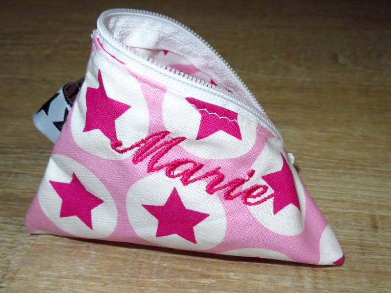 Schnullertasche Mit Namen Bestickt Personalisiert Babygeschenk Mädchen Rosa Pink Sterne von AnnimannieB