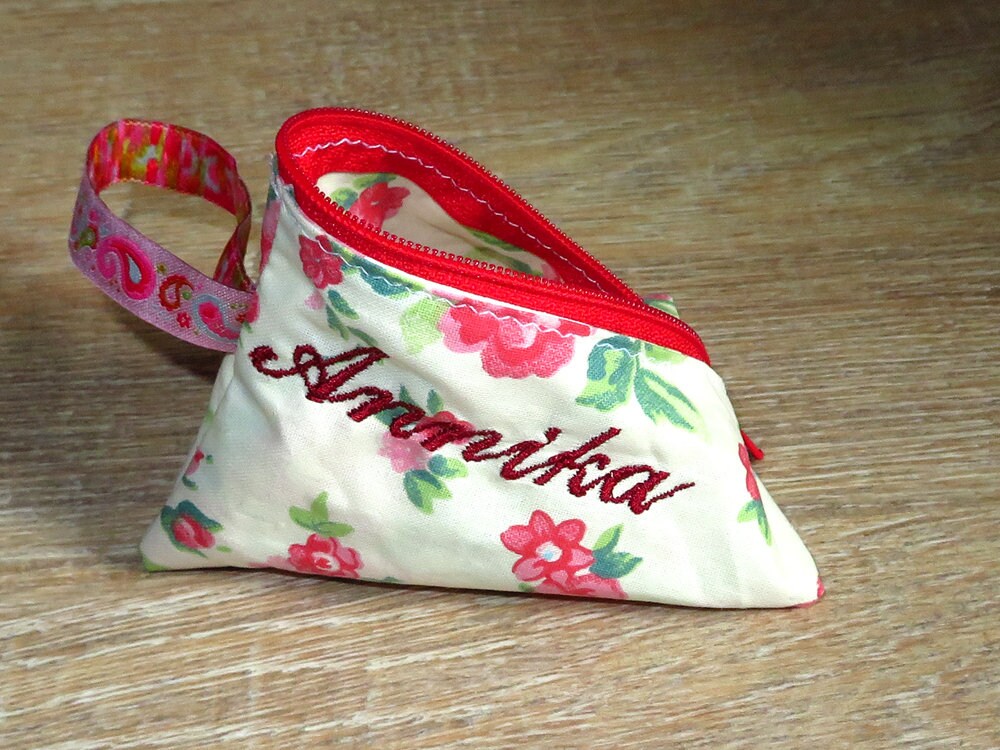 Schnullertasche Mit Namen Bestickt Wunschname Personalisiert Geschenk Babygeschenk Rosen von AnnimannieB