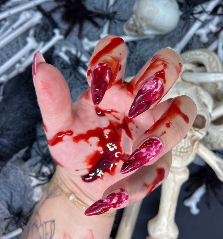 Geronnenes Blut Halloween Press On Nails von ApricusNails