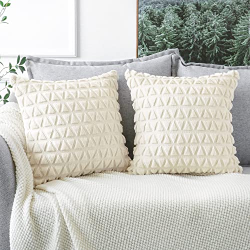 Artscope 2er Set Kurze Wolle Kissenbezüge Weicher Plüsch Luxus Wollsamt Zierkissenbezuge Dekokissen Boho Kissenhülle für Sofa Schlafzimmer Zuhause Dekor Dreiecksform Creme Beige, 40x40cm von Artscope