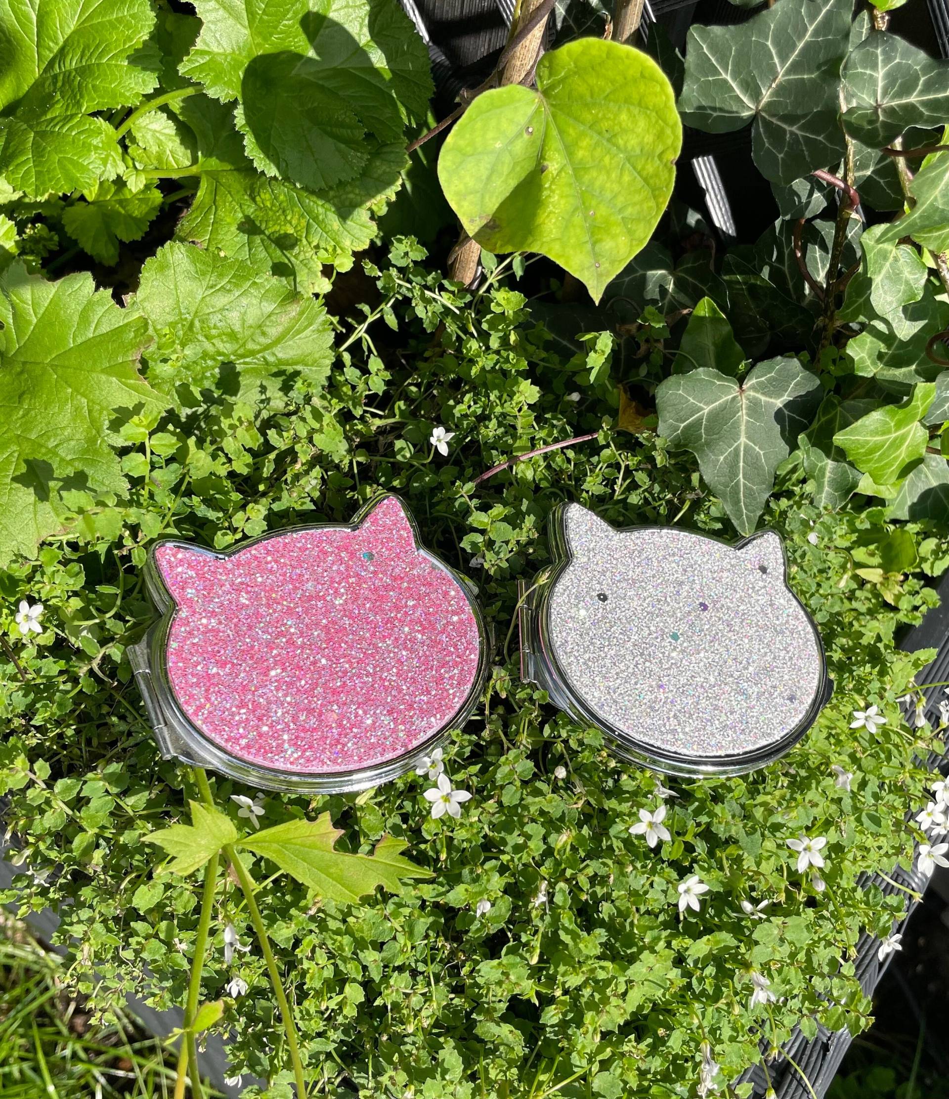 To Go - Kosmetikspiegel Katze Klappspiegel Make Up Schminken Cosmetic Mirror Eyes Shadow Rainbow Kosmetik Glitzer Klappbar Cat von AtelierCatHamburg