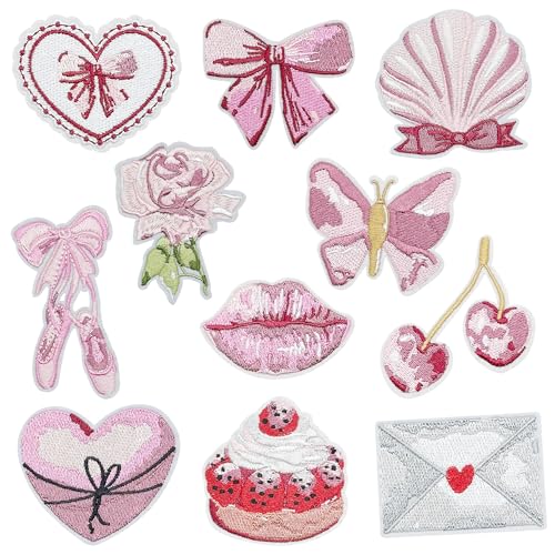 Attuslla 11 Stück rosa Aufnäher zum Aufbügeln, rosa Thema, bestickte Flicken mit Schleife, Muschel, Kuchen, Blumen, Flicken für Kleidung, Kleid, Hut, Jeans, DIY-Zubehör Attuslla 11 Stück rosa Aufnäher zum Aufbügeln, rosa Thema, bestickte Flicken mit Schleife, Muschel, Kuchen, Blumen, Flicken für Kleidung, Kleid, Hut, Jeans, DIY-Zubehör von Attuslla