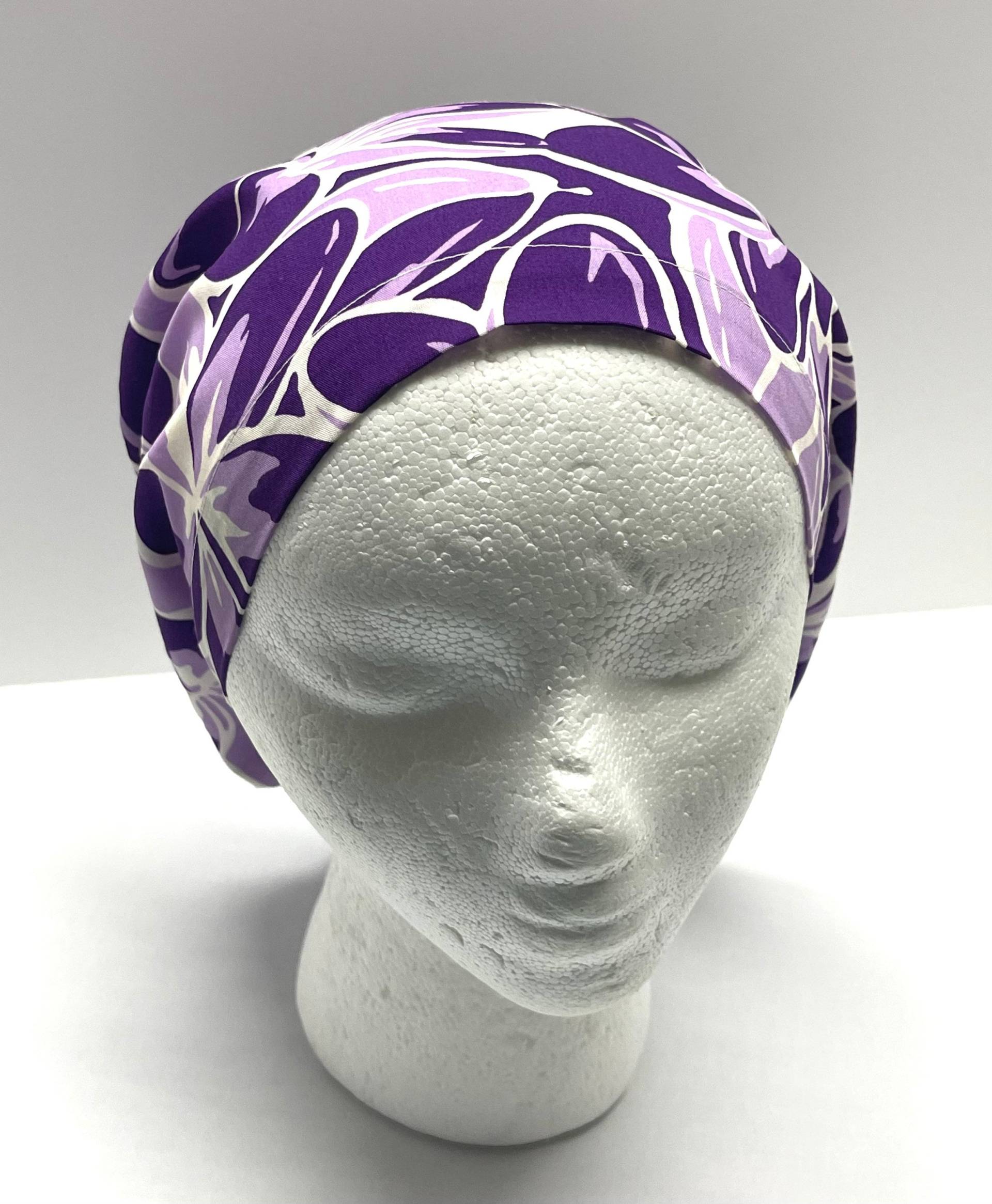 Euro Nurses Cap Hawaiian Print Lila Lavendel Weiß Plumeria/Scrub Bonnet Einheitsgröße von BDineCreations