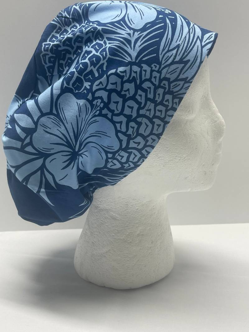 Euro Nurses Cap Hawaiian Print Marineblau Mit Hellblauem Hibiskus Und Ananas Mütze/Scrub Bonnet Einheitsgröße von BDineCreations