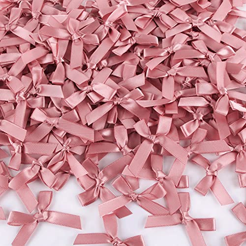 200 Stk Mini Satinband Schleifen 4×4cm Pink Satinband Bögen aus Polyester Kleine Deko Schleife für Party Geschenk Hochzeit Nähen Scrapbooking Geschenkverpackungen DIY Basteln Konfetti Streudeko usw. von BETESSIN