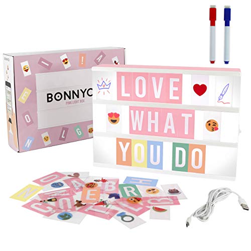 Light Box Rosa A4 mit 400 Buchstaben, Emojis, 2 Stifte, USB - BONNYCO | Ä Ö Ü ß | Pink Led Lightbox Buchstaben Geschenk für Frauen, Mädchen | Lichtbox mit Buchstaben Schlafzimmer Wohnzimmer Deko von BONNYCO