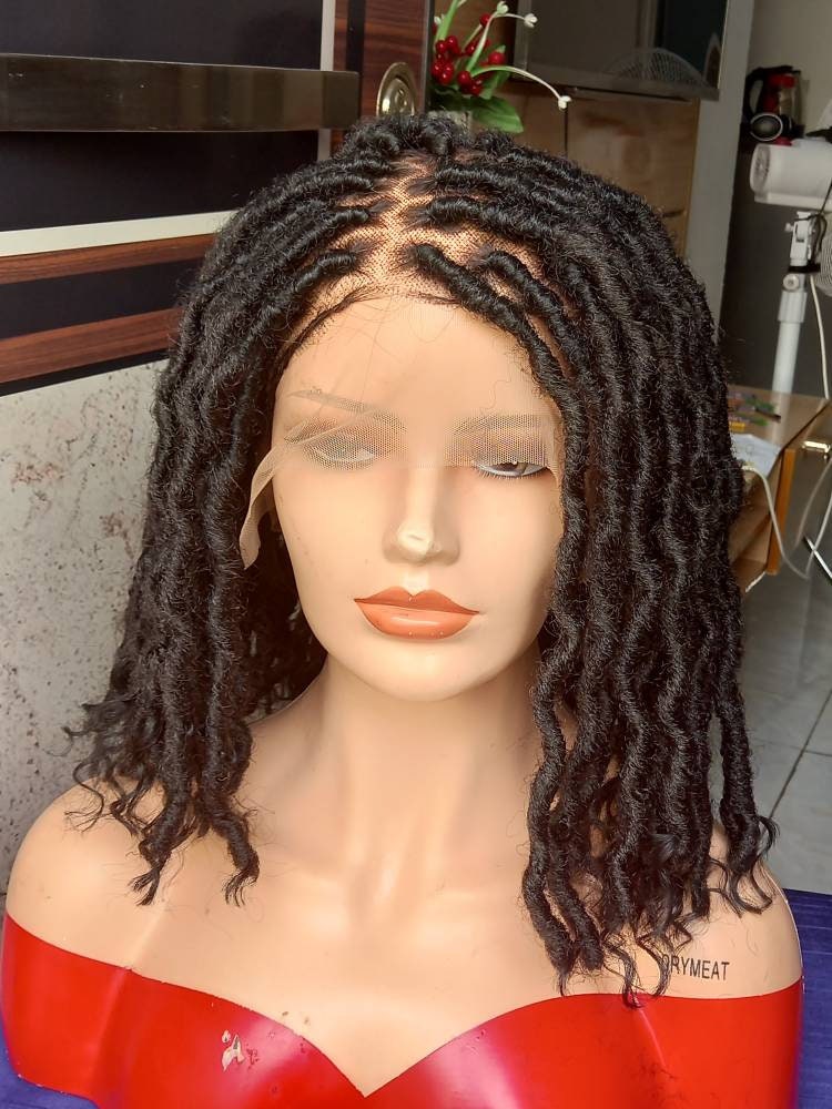 Versandfertig Perücke Full Lace Distress Locs Faux Box Zöpfe Für Schwarze Frauen Cornrow Perücken Dreadlocks Spitze Geflochten von BRAIDEDWIGBOUTIQUE