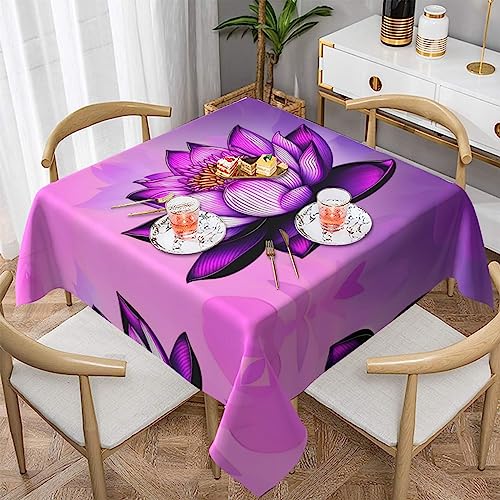 BROLEO Wasserdichte dekorative Tischdecke, 152,4 x 152,4 cm, quadratisch, warm und weich, gute Faltenbeständigkeit, waschbar und wiederverwendbar, violettes Lotusbild von BROLEO