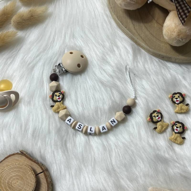 Schnullerkette Mit Namen | Schnullerkette, Design Löwe Personalisiert Unikat Handgefertigt Geschenk von BabyKettchen