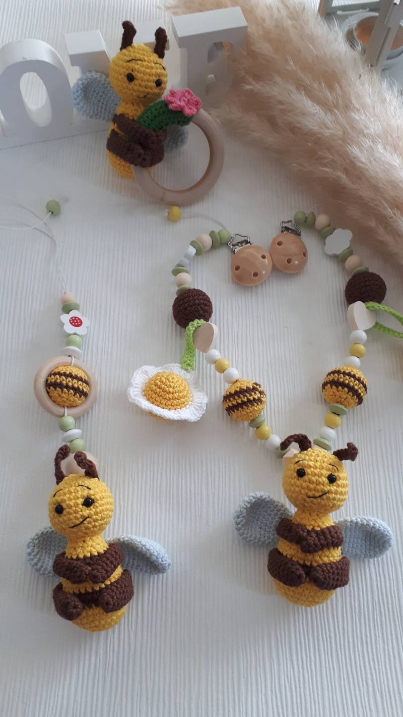 Biene/Set Rassel Maxi-Cosi-Anhänger Kinderwagenkette Amigurumi Handgemacht von BabyKnittingForYou