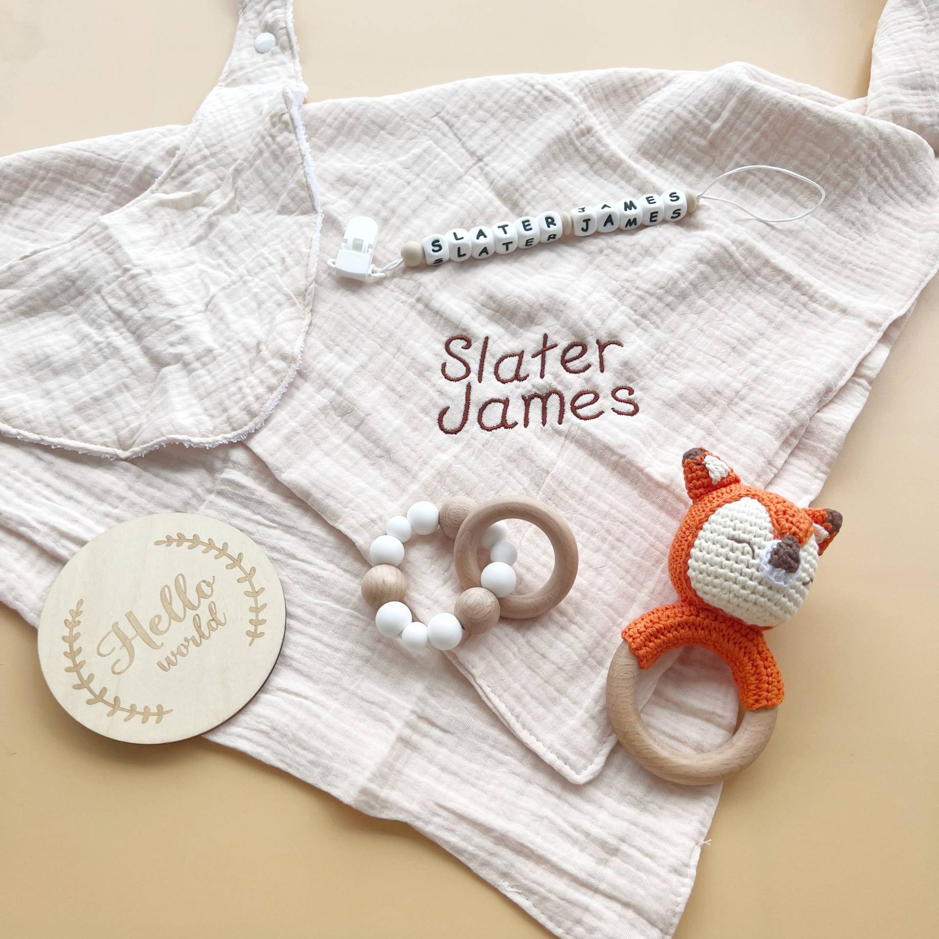 Personalisiertes Baby Geschenk | Benutzerdefinierte Neugeborenen Mädchen Jungen Bestickte Decke Set Neue Geschenkbox Schnullerkette Spielzeug von BabyMiWorld