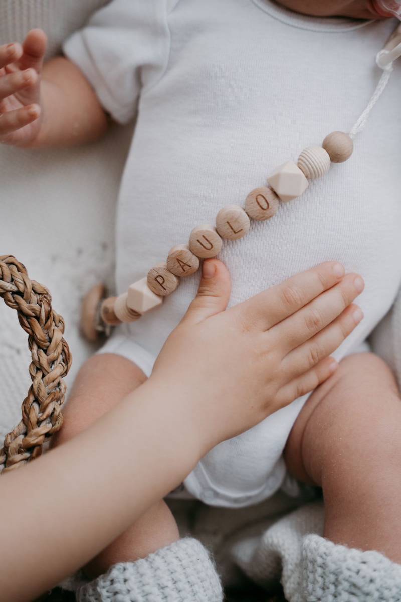 Schnullerkette Mit Namen/Personalisiertes Babygeschenk Schnullerband Holzperlen von BabyausstattungBoho