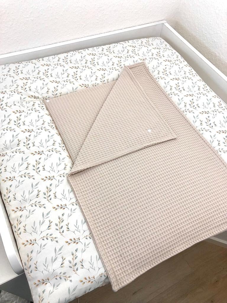 Schöne Wickelauflage Mit Weidenkätzchen Und Waffelstoff Beige Incl. Ersatzauflage Produktnummer Wa 0713 von BabyglueckDesign