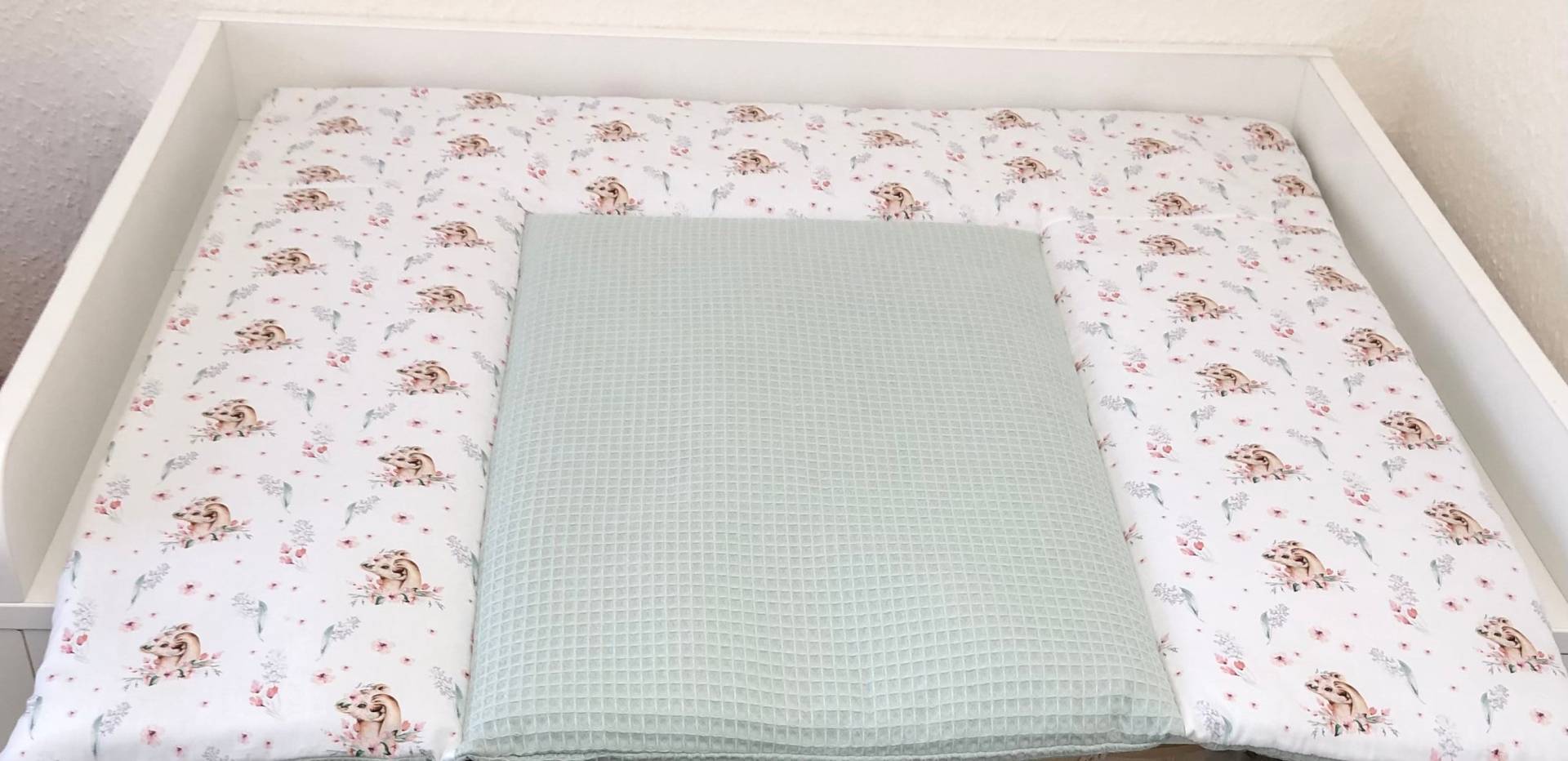 Wickelauflage Löwenkind Hell Altmint Waffelpique Produktnummer Wa 0712 von BabyglueckDesign