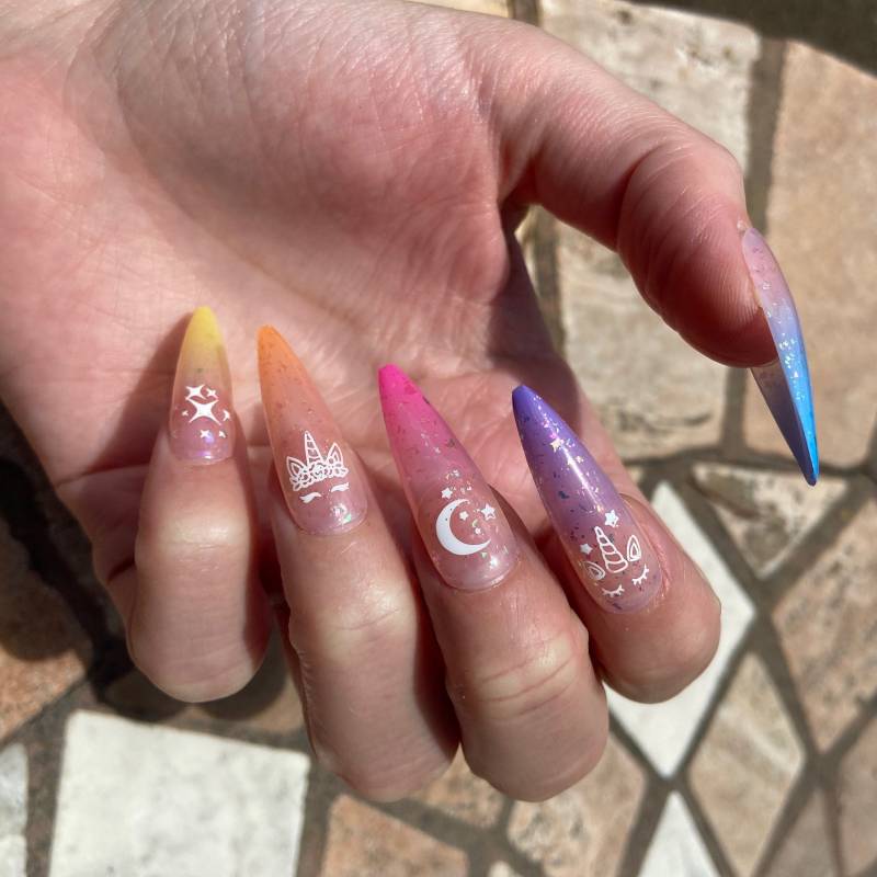 Einhorn Regenbogen Nägel ~ Stiletto Ombre Transparent Klar Funkeln Flocken Schillernd Bunt von BadBitchNailsByLinz