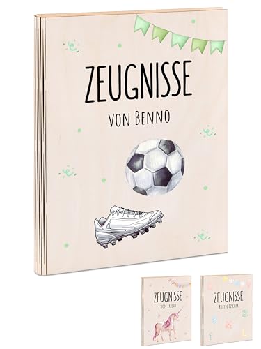 Bärenfreunde® - Personalisierte Zeugnismappe aus Holz mit hochwertigem Spezial-Druck - Einschulung Geschenk - Zeugnismappe Jungen & Zeugnismappe Mädchen (Fußball Girlande) von Bärenfreunde