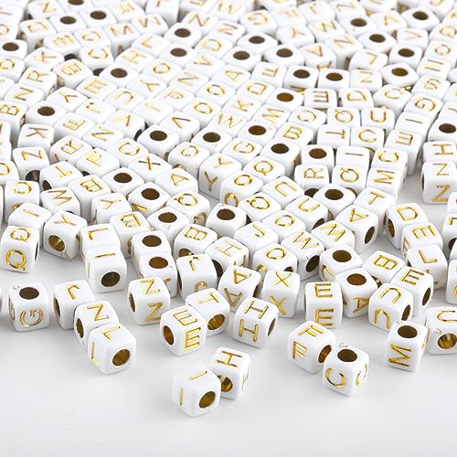 1000 Stück Acryl kleine Buchstabenperlen Würfel Buchstaben Perlen Acryl Buchstaben Alphabet für Schmuckherstellung Alphabet Perlen (Weiß/Gold) von Baiinjiene