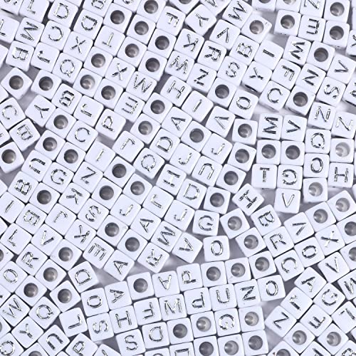 1000 Stück Acryl kleine Buchstabenperlen Würfel Buchstaben Perlen Acryl Buchstaben Alphabet für Schmuckherstellung Alphabet Perlen (Weiß/Silber) von Baiinjiene