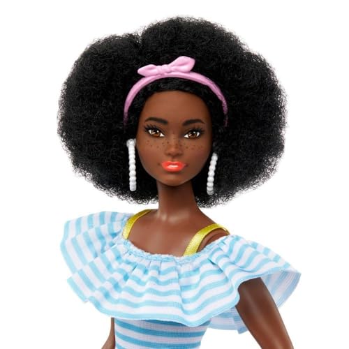 Barbie - Rollerskate-Puppe mit Welpen und Trendiger Kleidung, Afro-Hairstyle und Accessoires für Geschichtenerzählen und Styling-Spaß, für Kinder ab 3 Jahren, HPL77 von Barbie