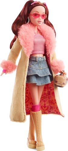 Barbie Signature My Scene Puppe und Accessoires, Chelsea im von der Jahrtausendwende inspirierten Outfit mit Schmetterlingsoberteil, Cargo-Jeans, Jeanstasche und Puppenständer, HYC19 von Barbie