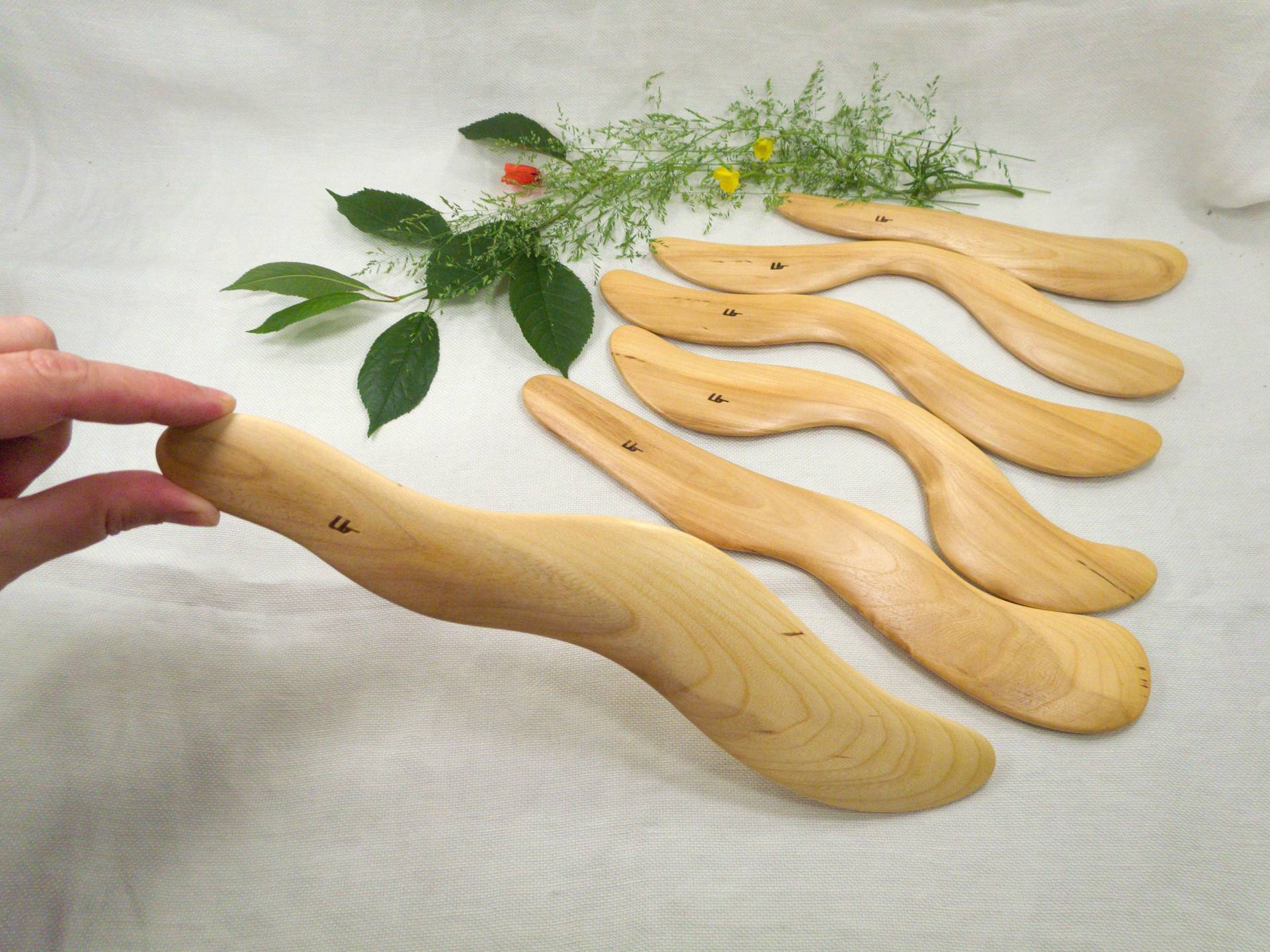 Gua Sha Massage Holzwerkzeug, Große S-Messer-Form-Schaber, Holzmassage Für Hals Und Körper, Anti-Cellulite von BarryWoodShop