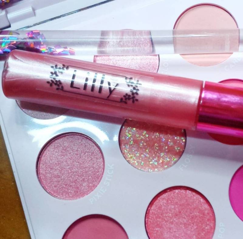 Langanhaltender Feuchtigkeitsspendender Lipgloss in "Lilly" Rosa von BasicWitchBeauty