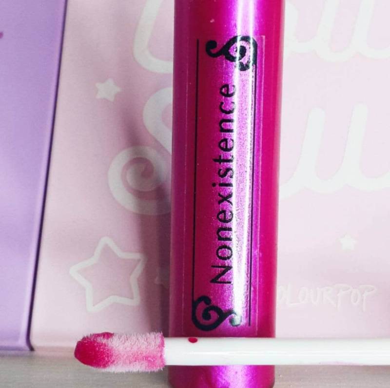 Magenta Feuchtigkeitsspendender Lipgloss in "Nicht-Existenz" | 18 Einzigartige Geschmacksrichtungen Verfügbar von BasicWitchBeauty