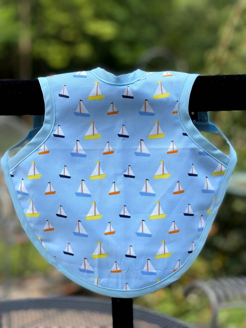 Segelboote Bapron, Größe 6M-18M, Baby Lätzchen, Segeln, Kleinkind Babypartygeschenk, Wassersport Boote Bapron von BaughAndCo