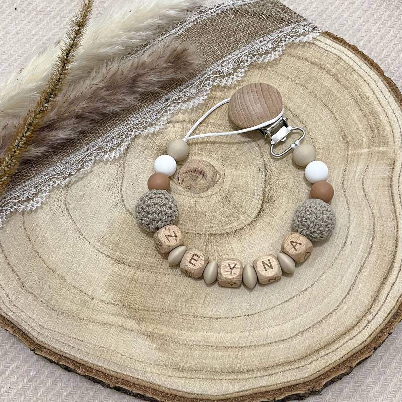 Personalisierte Boho Baby Schnullerkette Mit Holzclip - Personalisierter Name von Bbabyboutiquee