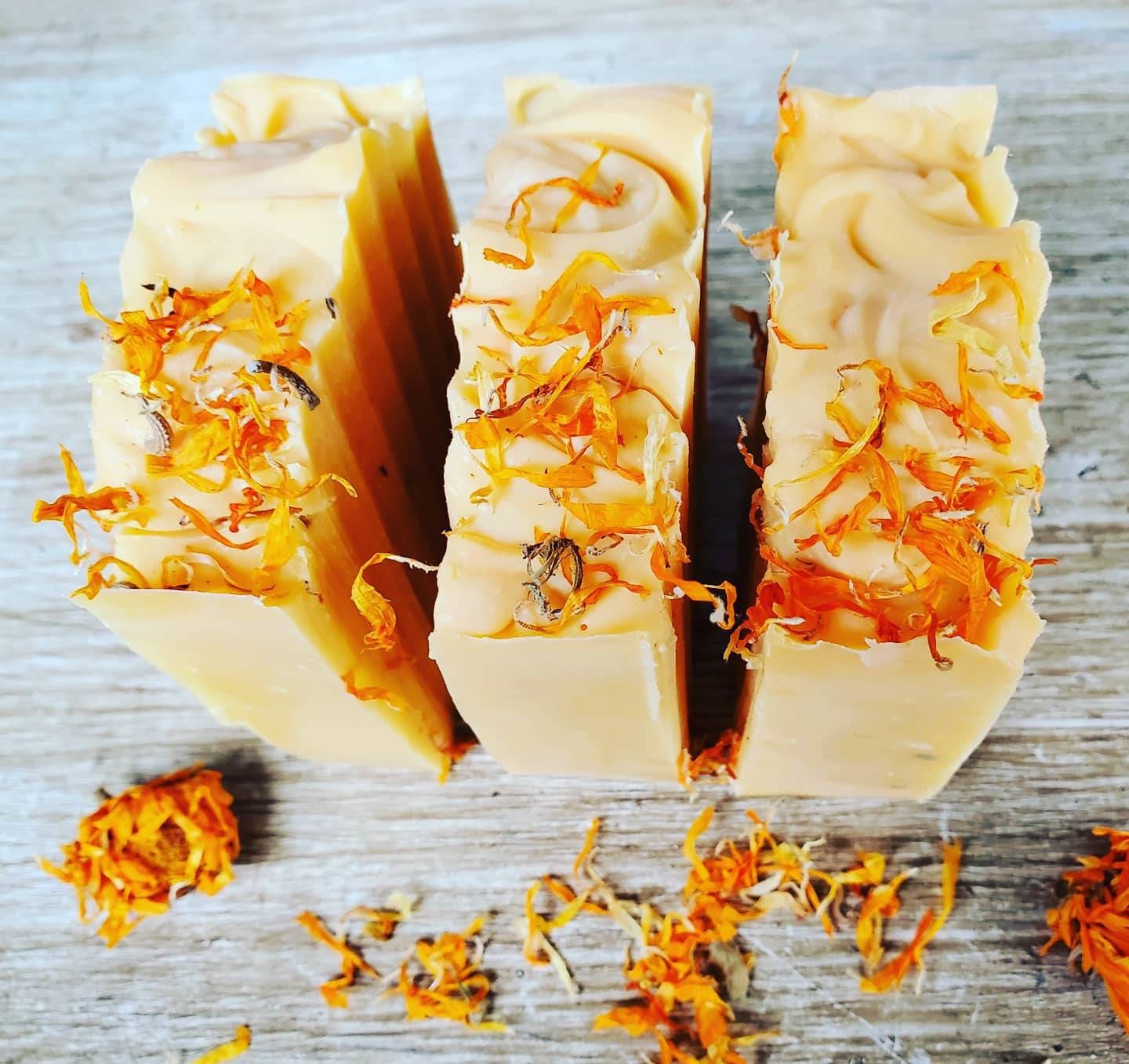 Handgemachte Calendula Bar Seife von BeautyBeeSoap