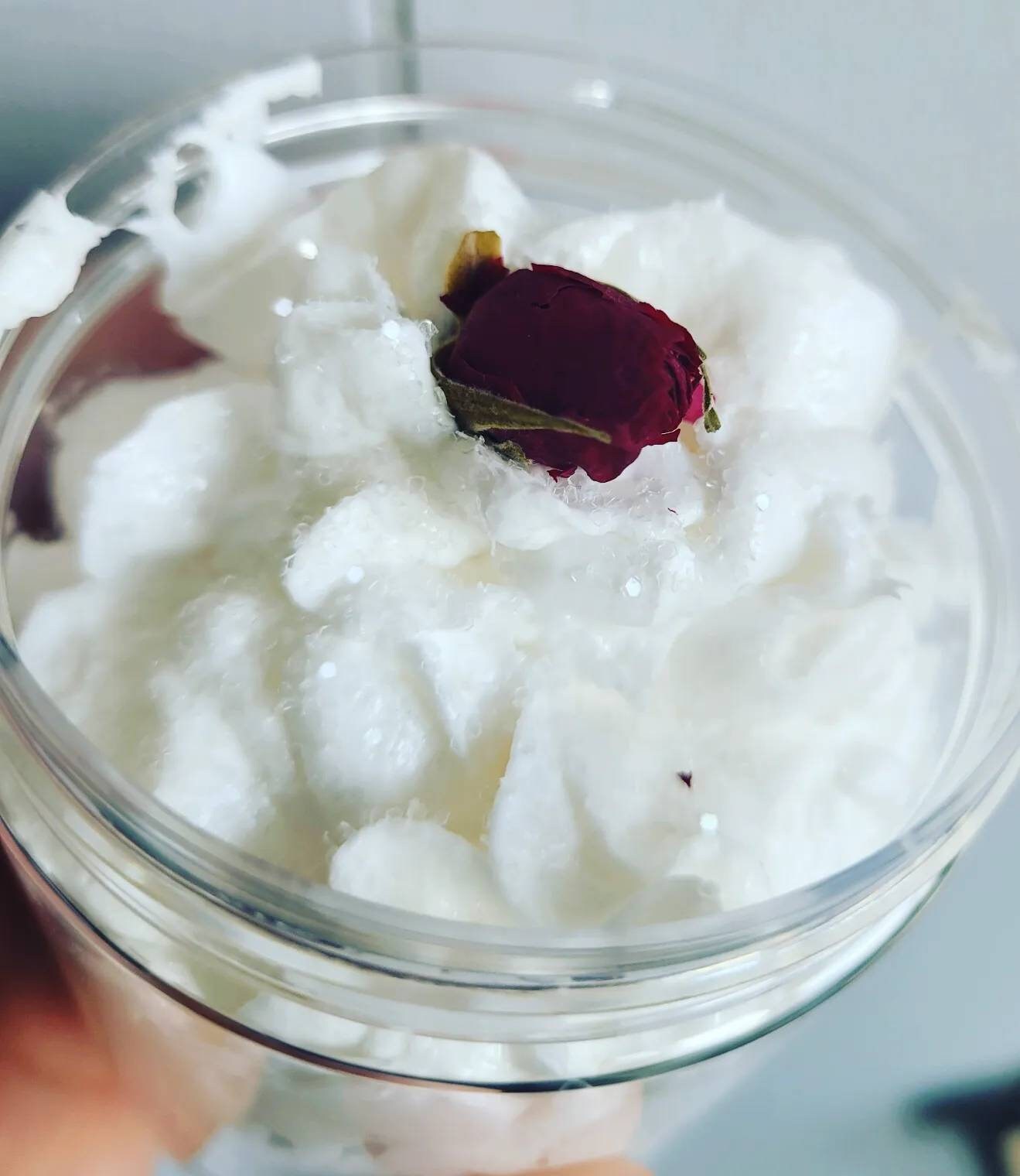 Rosenblüten Gelato Zuckerpeeling Seife von BeautyBeeSoap