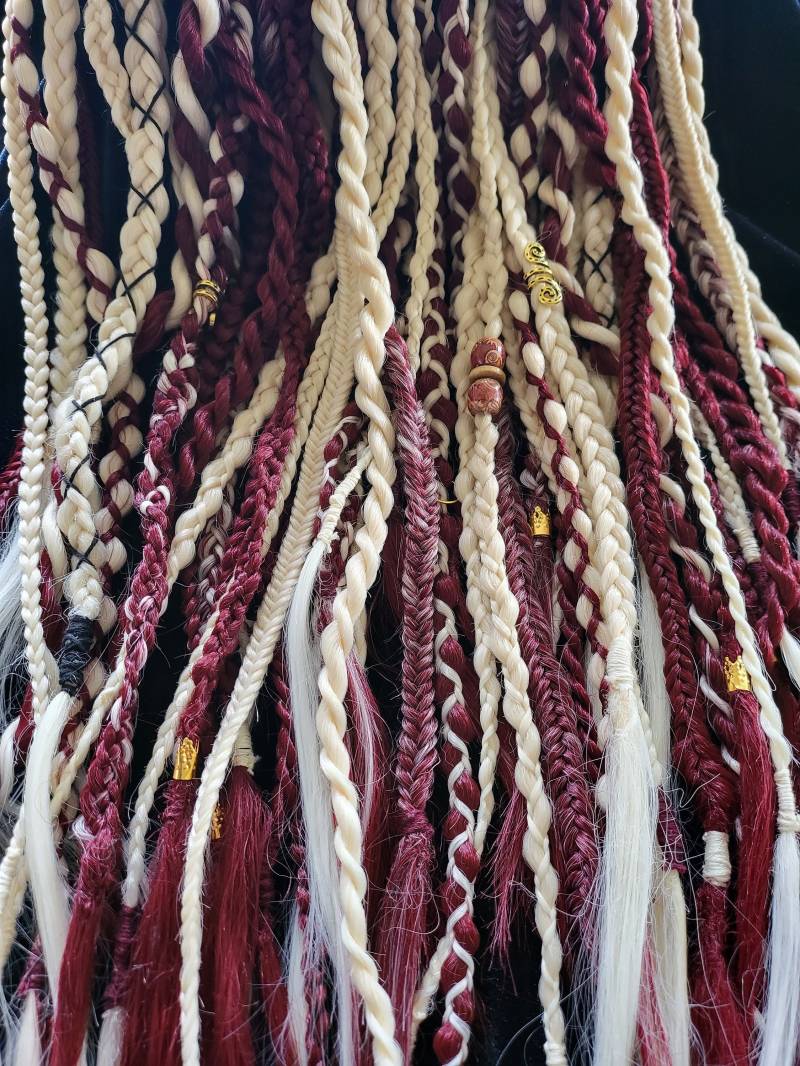 Burgund & Hellblonde Mischung Aus Geflochtenen/Geflochtenen Dreads von BlissfulKindred