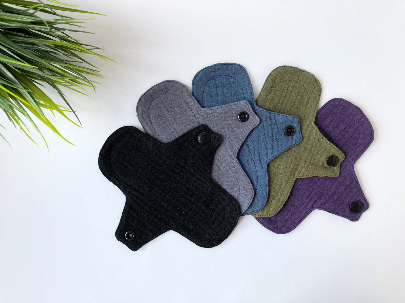 Bio Stoffpads 15cm Für Den Täglichen Gebrauch, Kleine Slipeinlage Set, Wiederverwendbare Atmungsaktives Musselin Tuch Pad Set in Dunklen Farben von BloomPads