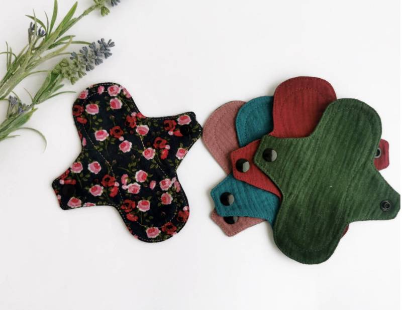 Wiederverwendbare Slipeinlagen Für Den Täglichen Gebrauch, Stoffpads Aus Bio-Baumwolle, Dark Small Extradünne Slipeinlagen, Zero Waste Geschenk von BloomPads