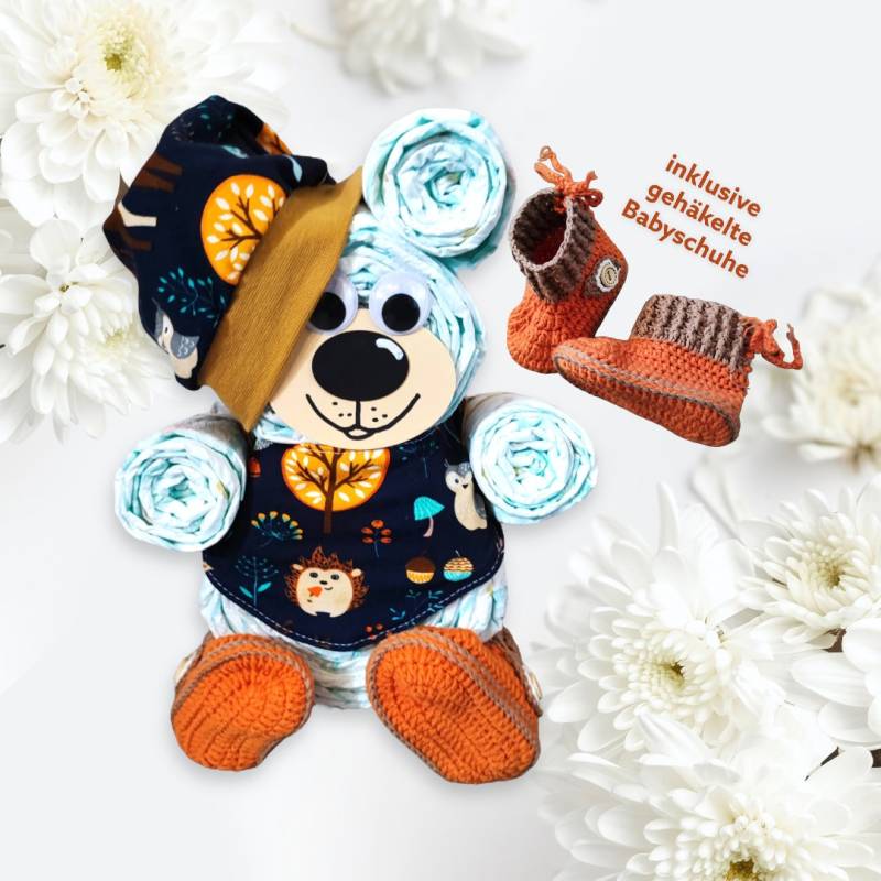 Baby Geschenkset Zur Geburt | Handgemachte Windeltorte Für Junge Und Mädchen Handmade Mütze, Halstuch Ein Paar Gehäkelte Babyschuhe von Blumbi