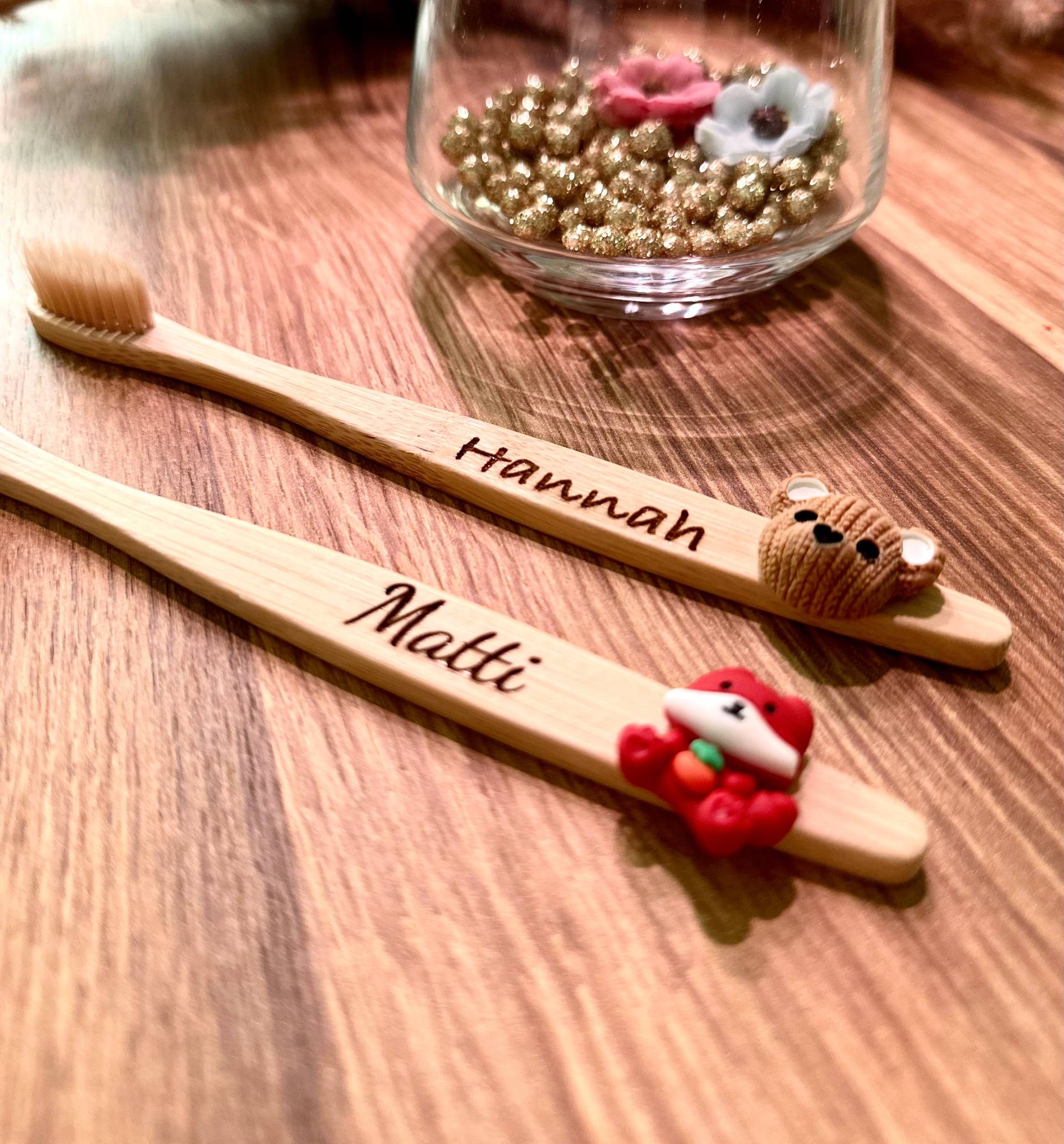 Zahnbürste Bambus Figuren Hygiene Personalisiert Gravur Tier Geschenk Gastgeschenk Kinder Zähneputzen Bamboo Zähne Weihnachten Holzbürste von Boumaland