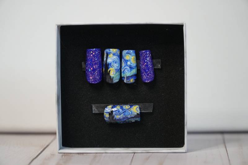 Van Gogh Press On Nails, Starry Night Custom Handbemalt, Gel Nägel von BreezyNailsByBre